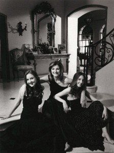 Arianna and daughters, Christina and Isabella.