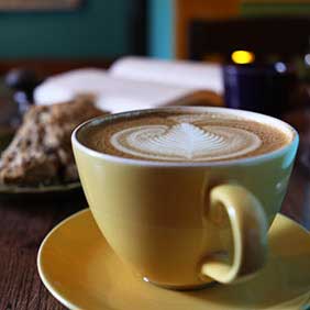 Ipsento_latte-and-book
