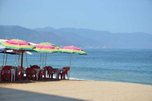 Tables-by-sea-Puerto-Vallarta-c-worthington700