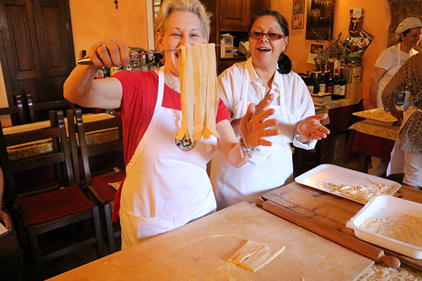 Tuscan Women Cook